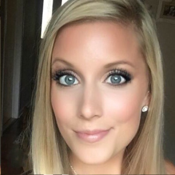 Meet your Posher, Kristy - Picture 2 of 2